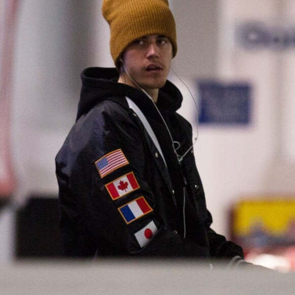 Exclusif -  Justin Bieber participe à un match de Hockey sur glace sous le maillot des LA Kings Jersey à Los Angeles le 9 décembre 2016