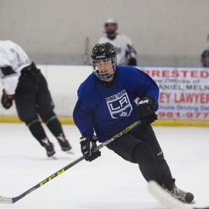 Exclusif - Justin Bieber participe à un match de Hockey sur glace sous le maillot des LA Kings Jersey à Los Angeles le 9 décembre 2016