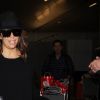 Eva Longoria arrive à l'aéroport LAX de Los Angeles le 16 décembre 2016.
