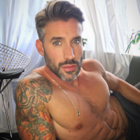 Robert Sepulveda Jr : Le "Bachelor" gay se dénude pour son calendrier