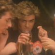 George Michael en 1984 dans le clip de Last Christmas, grand succès de Wham!.