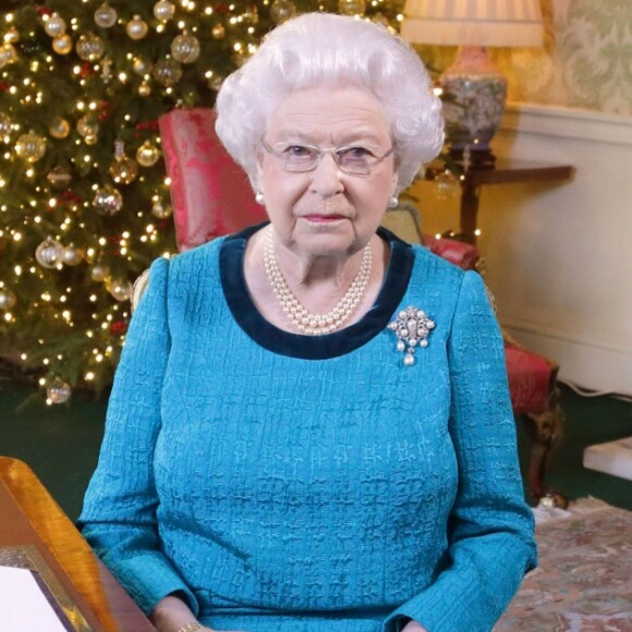 La reine Elizabeth II dans le salon Régence de Buckingham Palace lors de l'enregistrement de son message diffusé dans tout le Commonwelath pour Noël 2016. Photo by Yui Mok/PA Wire/ABACAPRESS.COM