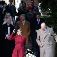  Le duc d'Edimbourg assistait avec sa famille à la messe de Noël à Sandringham le 25 décembre 2016. La reine Elizabeth II y avait renoncé, pour la première fois en près de trente ans, en raison d'un rhume. 