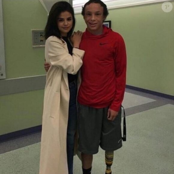Selena Gomez a rendu visite à des jeunes patients dans un hôpital du Texas, le 24 décembre 2016