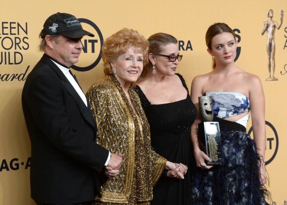 Todd Fisher, Debbie Reynolds, sa fille Carrie Fisher et sa fille Billie Lourd à la press room des SAG awards à Los Angeles le 26 janvier 2015