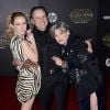 Billie Lourd avec sa maman Carrie Fisher et son oncle Todd Fisher à l'avant-première du "Réveil de la Force" à Los Angeles, le 14 décembre 2015.