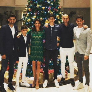 Zinedine Zidane fête Noël en famille. Photo postée par son fils Enzo sur Instagram le 25 décembre 2016.