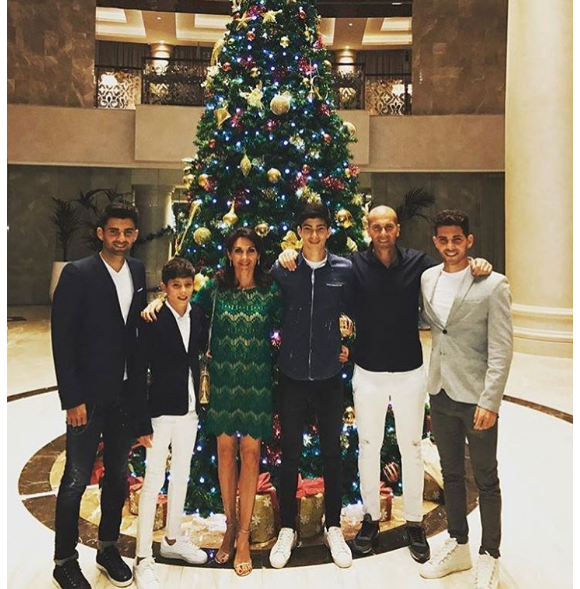Zinedine Zidane fête Noël en famille. Photo postée par son fils Enzo sur Instagram le 25 décembre 2016.