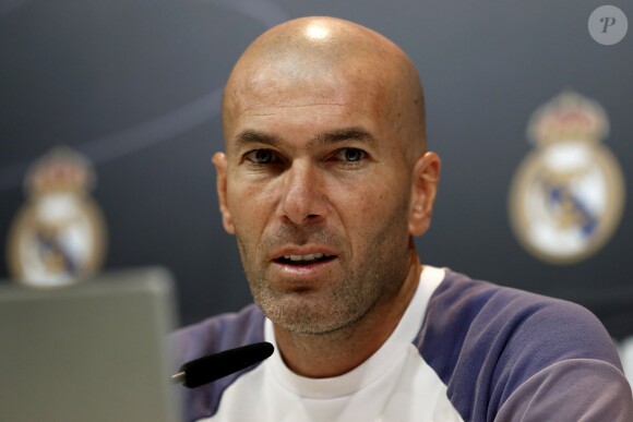 Zinedine Zidane donne une conférence de presse le 25 novembre 2016.