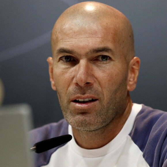 Zinedine Zidane donne une conférence de presse le 25 novembre 2016.