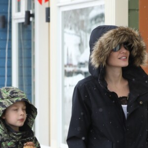 Angelina Jolie avec ses enfants Shiloh et Knox Leon à Crested Butte, Colorado, le 2 janvier 2017.