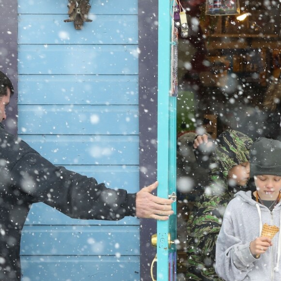 Angelina Jolie avec ses enfants Shiloh et Knox Leon à Crested Butte, Colorado, le 2 janvier 2017.