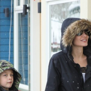 Angelina Jolie avec ses enfants Shiloh et Knox Leon à Crested Butte, Colorado, le 2 janvier 2017.
