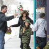 Angelina Jolie avec ses enfants Shiloh et Knox Leon à Crested Butte, Colorado, le 2 janvier 2017.