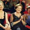 Michèle Laroque et sa mère Doina Trandabur lors de l'émission "Vivement Dimanche" à Paris, le 16 novembre 2001.