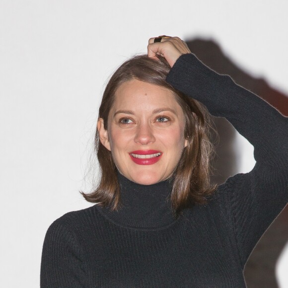 Exclusif - Marion Cotillard, enceinte et ravissante, à l'avant-première de "Rock'n Roll" au cinéma Kinepolis à Lomme, le 4 Janvier 2017. © Stéphane Vansteenkiste/Bestimage