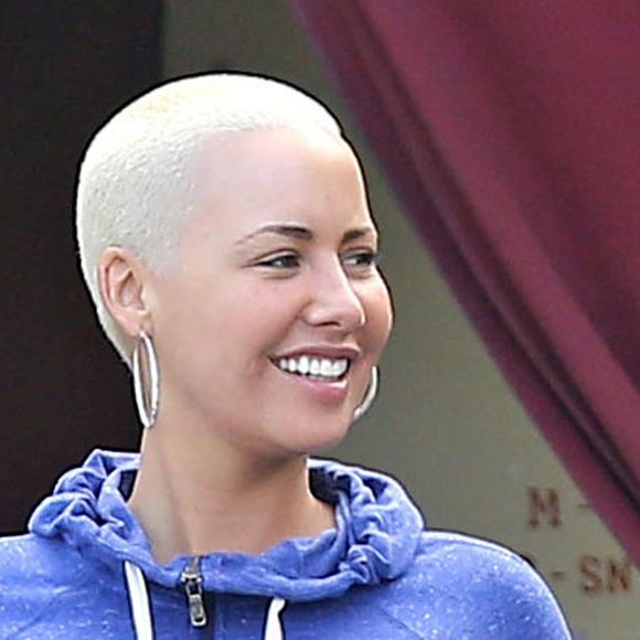 Amber Rose à la sortie de Doughboys Cafe à West Hollywood, le 8 décembre 2016
