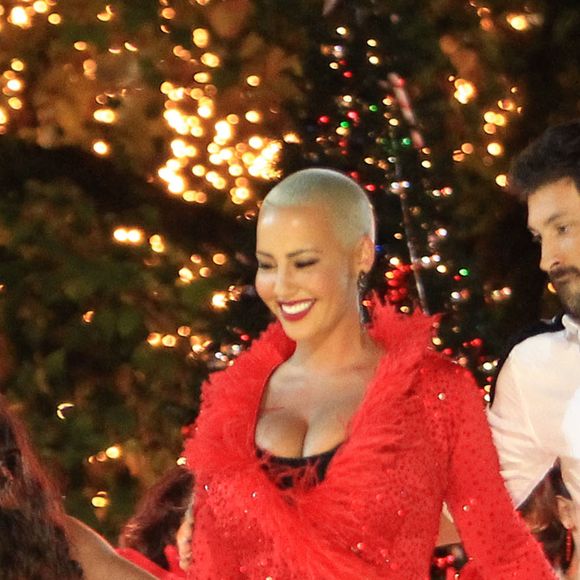 Amber Rose danse devant le public lors de l'émission 'Dancing With The Stars' à The Gove à Hollywood, le 22 novembre 2016