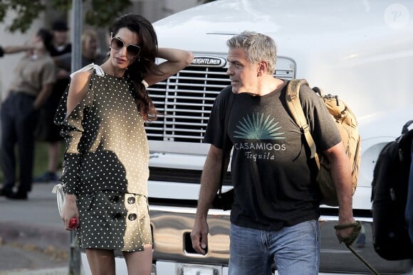 Exclusif - George Clooney reçoit la visite de sa femme Amal Alamuddin Clooney sur le tournage de 'Suburbicon' à Los Angeles, le 4 octobre 2016 © CPA/Bestimage