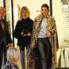 Kendall Jenner et Hailey Baldwin font du shopping à Barney's New York à Beverly Hills, le 7 décembre 2016