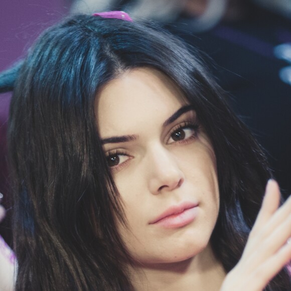 Kendall Jenner en séance de maquillage et de coiffure avant le défilé Victoria's Secret au Grand Palais à Paris, le 30 novembre 2016. © Cyril Moreau/Bestimage