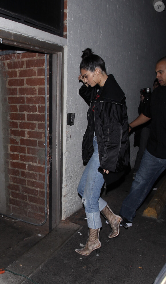 Kendall Jenner arrive au restaurant Craig's à Los Angeles, le 3 janvier 2017