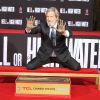 Jeff Bridges laisse ses empreintes sur le ciment lors d'une cérémonie au théâtre Chinese à Hollywood le 6 janvier 2017