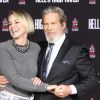Sharon Stone et Jeff Bridges - Jeff Bridges laisse ses empreintes sur le ciment lors d'une cérémonie au théâtre Chinese à Hollywood le 6 janvier 2017