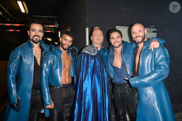 Exclusif - Damien Sargue, Brahim Zaibat, Sébastien Cauet, Olivier Dion et David Ban - Sébastien Cauet chante dans la comédie musicale "Les 3 Mousquetaires" au Palais des Sports à Paris le 8 décembre 2016.