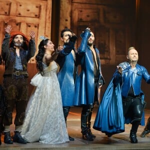 Exclusif - Alexandre Després, Victoria Petrosillo, Damien Sargue, David Ban, Sébastien Cauet, Olivier Dion, Brahim Zaibat, Megan Lanquar et Christophe Héraut - Sébastien Cauet chante dans la comédie musicale "Les 3 Mousquetaires" au Palais des Sports à Paris le 8 décembre 2016.