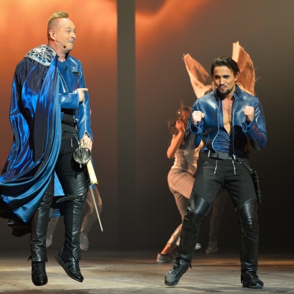 Exclusif - Sébastien Cauet - Sébastien Cauet chante dans la comédie musicale "Les 3 Mousquetaires" au Palais des Sports à Paris le 8 décembre 2016.