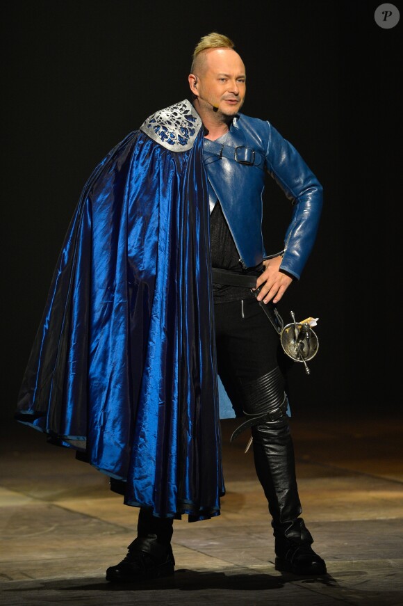 Exclusif - Sébastien Cauet - Sébastien Cauet chante dans la comédie musicale "Les 3 Mousquetaires" au Palais des Sports à Paris le 8 décembre 2016.