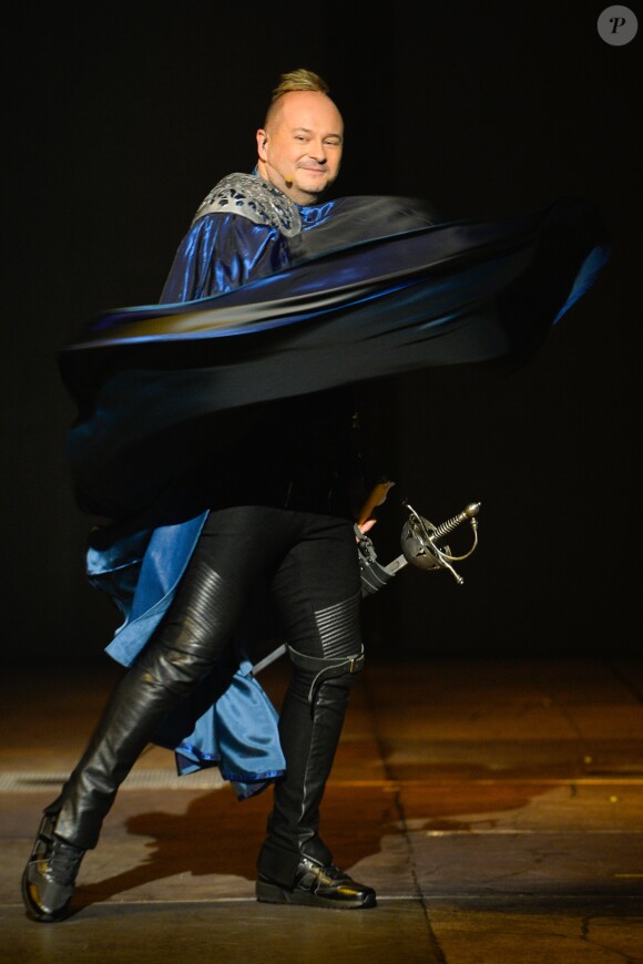 Exclusif - Sébastien Cauet - Sébastien Cauet chante dans la comédie musicale "Les 3 Mousquetaires" au Palais des Sports à Paris le 8 décembre 2016.