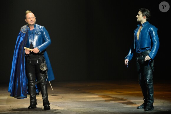 Exclusif - Sébastien Cauet et Olivier Dion - Sébastien Cauet chante dans la comédie musicale "Les 3 Mousquetaires" au Palais des Sports à Paris le 8 décembre 2016.