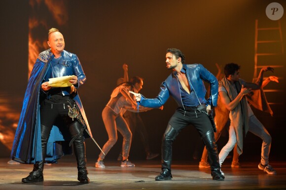 Exclusif - Sébastien Cauet - Sébastien Cauet chante dans la comédie musicale "Les 3 Mousquetaires" au Palais des Sports à Paris le 8 décembre 2016.