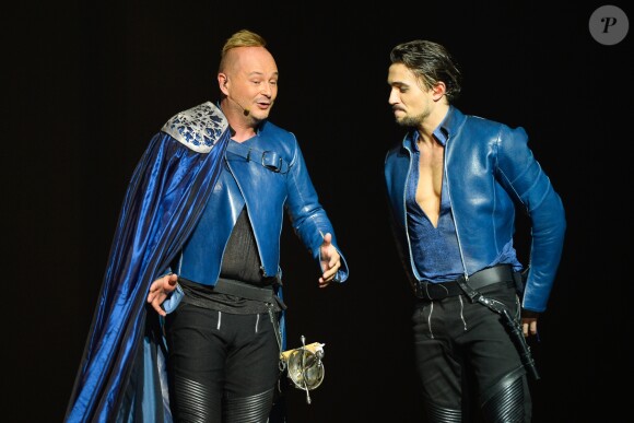 Exclusif - Sébastien Cauet et Olivier Dion - Sébastien Cauet chante dans la comédie musicale "Les 3 Mousquetaires" au Palais des Sports à Paris le 8 décembre 2016.