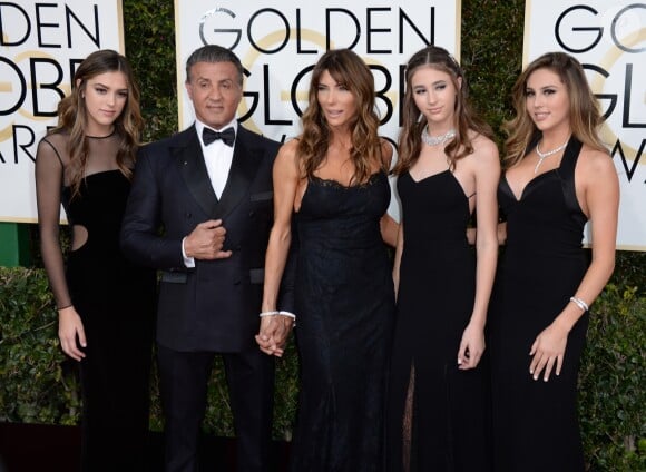 Sylvester Stallone, Jennifer Flavin, Scarlet, Sistine et Sophia lors des Golden Globe Awards au Beverly Hilton, Beverly Hills, Los Angeles, le 8 janveir 2017.