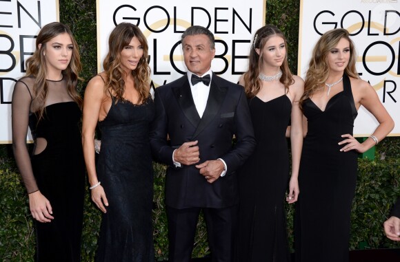 Sylvester Stallone, Jennifer Flavin et leurs filles lors des Golden Globe Awards au Beverly Hilton, Beverly Hills, Los Angeles, le 8 janveir 2017.