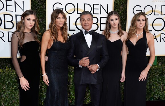 Sylvester Stallone, Jennifer Flavin, Scarlet Rose Stallone, Sistine Rose Stallone et Sophia Rose Stallone lors des Golden Globe Awards au Beverly Hilton, Beverly Hills, Los Angeles, le 8 janveir 2017.