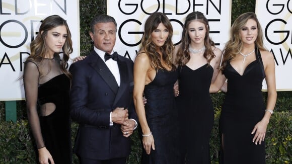 Sylvester Stallone avec ses filles lors des Golden Globes Awards 2017.
