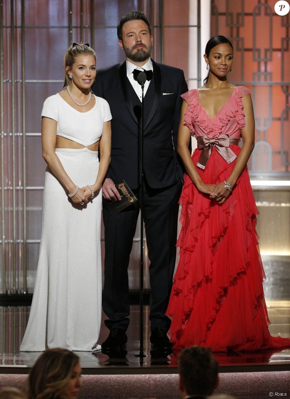 Sienna Miller, Ben Affleck et Zoe Saldana sur la scène des 74e Golden Globe Awards au Beverly Hilton. Los Angeles, le 8 janvier 2017.
