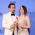 Ryan Gosling, Emma Stone lors des Golden Globe Awards, Beverly Hilton Hotel, Los Angeles, le 8 janvier 2016.