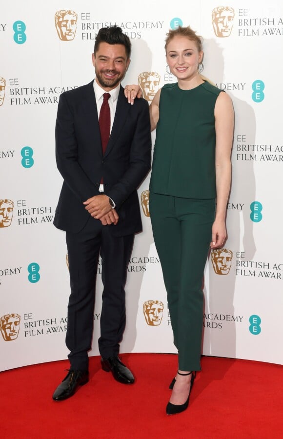 Dominic Cooper et Sophie Turner lors de l'annonce des nominations aux EE British Academy Awards à Londres le 10 janvier 2017.