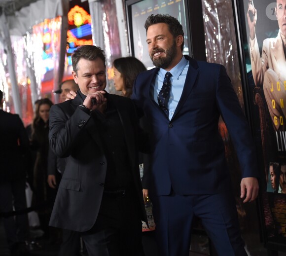 Ben Affleck, Matt Damon - Avant-première du film "Live By Night" ("Ils vivent la nuit") au Chinese Theatre à Hollywood, Los Angeles, le 9 janvier 2017.