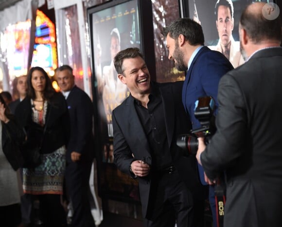 Ben Affleck, Matt Damon - Avant-première du film "Live By Night" ("Ils vivent la nuit") au Chinese Theatre à Hollywood, Los Angeles, le 9 janvier 2017.