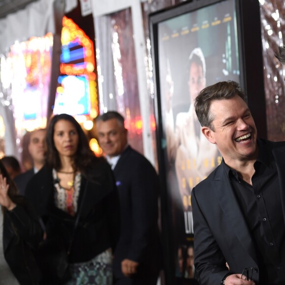 Ben Affleck, Matt Damon - Avant-première du film "Live By Night" ("Ils vivent la nuit") au Chinese Theatre à Hollywood, Los Angeles, le 9 janvier 2017.