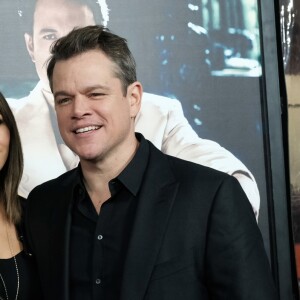 Matt Damon et sa femme Luciana Barroso - Avant-première du film "Live By Night" ("Ils vivent la nuit") au Chinese Theatre à Hollywood, Los Angeles, le 9 janvier 2017.