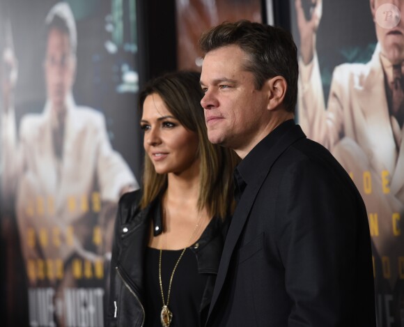 Matt Damon et sa femme Luciana Barroso - Avant-première du film "Live By Night" ("Ils vivent la nuit") au Chinese Theatre à Hollywood, Los Angeles, le 9 janvier 2017.