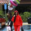Kourtney Kardashian arrive à l'anniversaire d'une amie au restaurant Lovis à Calabasas, le 9 janvier 2017.