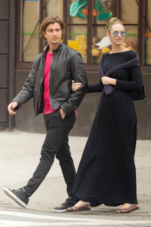 Candice Swanepoel et Hermann Nicoli à New York. Le 13 mai 2016.